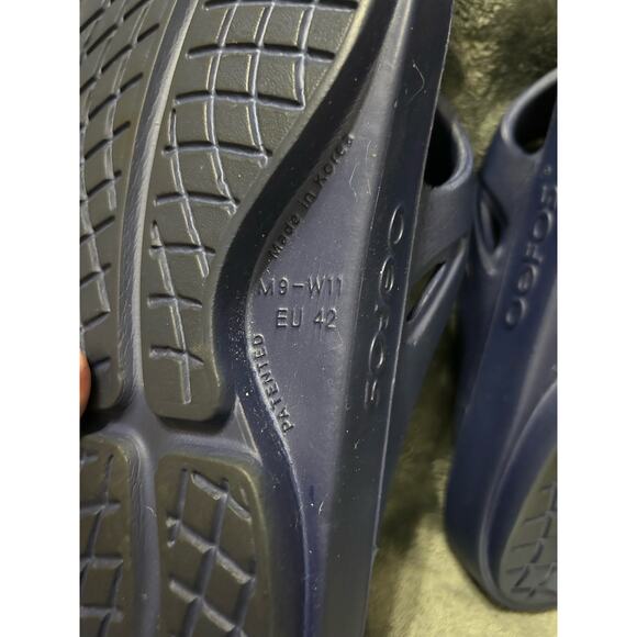 OOFOS navy flip flops, men’s 9, women’s 11 - Picture 10 of 10